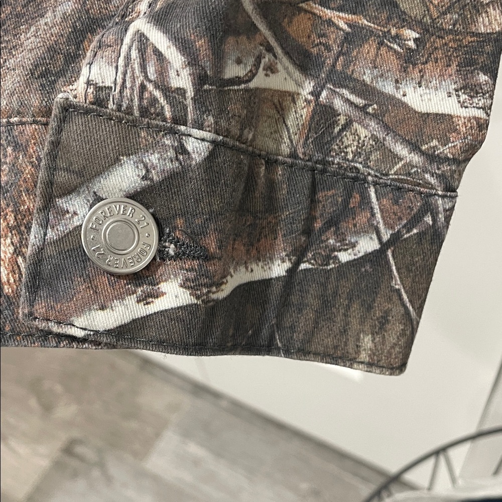 Women's Camo Utility Jacket - Picture 6 of 8